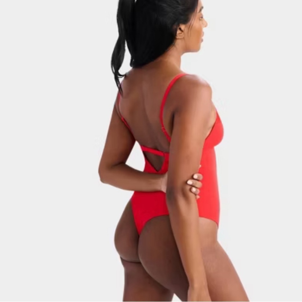 Parade Women's Re:Play Mixed Mesh
Bodysuit new 🆕 - Picture 2 of 7